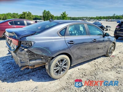 Trzecie zdjęcie samochodu z tyłu: 2022 KIA FORTE LXS VIN:3KPF24AD3NE458000 - miniatura
