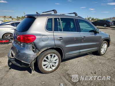 Trzecie zdjęcie samochodu z tyłu: 2016 VOLKSWAGEN TIGUAN S VIN:WVGBV7AX4GW525659 - miniatura