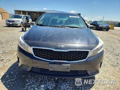 Piąte zdjęcie samochodu w środku: 2017 KIA FORTE LX VIN:3KPFK4A76HE093357 - miniatura