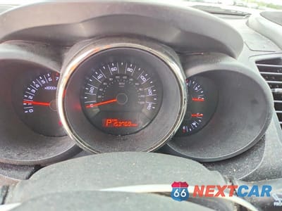 Zdjęcie 9 z 14 samochodu: 2011 KIA SOUL + VIN:KNDJT2A21B7215694 - miniatura