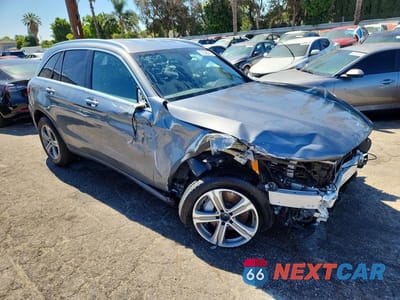 Czwarte zdjęcie samochodu z boku: 2018 MERCEDES-BENZ GLC 300 4MATIC VIN:WDC0G4KB1JV092929 - miniatura