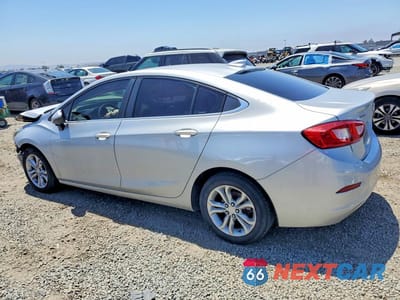 Drugie zdjęcie samochodu z przodu: 2019 CHEVROLET CRUZE LT VIN:1G1BE5SM3K7145057 - miniatura