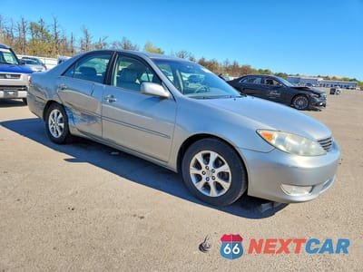 Czwarte zdjęcie samochodu z boku: 2005 TOYOTA CAMRY XLE V6 VIN:4T1BF30K55U599788 - miniatura