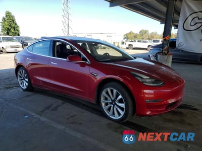 Czwarte zdjęcie samochodu z boku: 2018 TESLA MODEL 3 VIN:5YJ3E1EAXJF028980 - miniatura