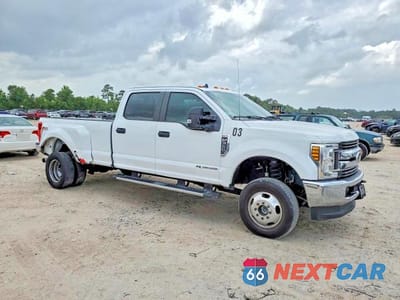 Czwarte zdjęcie samochodu z boku: 2019 FORD F350 SUPER DUTY VIN:1FT8W3DT4KEF88661 - miniatura