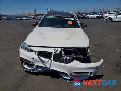 Piąte zdjęcie samochodu w środku: 2017 BMW M4 VIN:WBS3R9C31HA014095 - miniatura