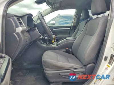 Zdjęcie 7 z 13 samochodu: 2019 TOYOTA HIGHLANDER LE VIN:5TDBZRFH7KS945222 - miniatura
