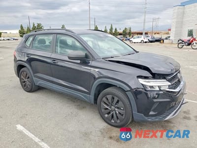 Czwarte zdjęcie samochodu z boku: 2023 VOLKSWAGEN TAOS S VIN:3VVDX7B25PM350432 - miniatura