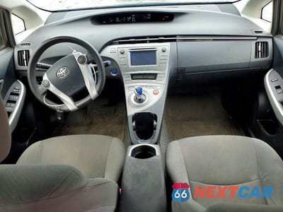 Zdjęcie 8 z 13 samochodu: 2013 TOYOTA PRIUS THREE VIN:JTDKN3DU9D1726500 - miniatura