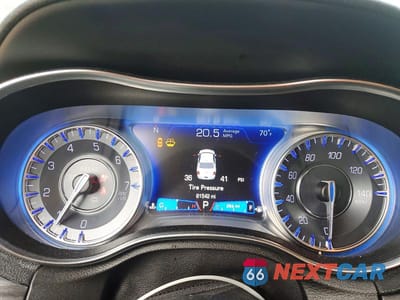 Zdjęcie 9 z 12 samochodu: 2019 CHRYSLER 300 TOURING VIN:2C3CCAAG7KH690600 - miniatura