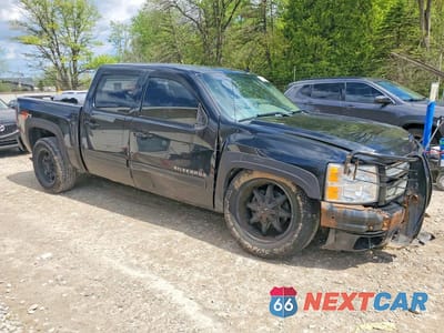 Czwarte zdjęcie samochodu z boku: 2012 CHEVROLET SILVERADO K1500 LT VIN:3GCPKSE7XCG303040 - miniatura