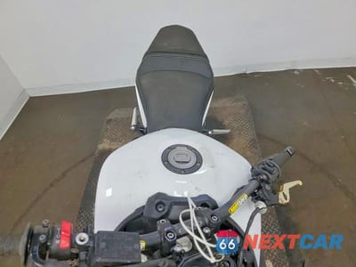 Piąte zdjęcie samochodu w środku: 2017 YAMAHA FZ09 VIN:JYARN53E5HA001823 - miniatura