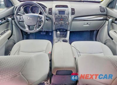 Zdjęcie 8 z 12 samochodu: 2013 KIA SORENTO LX VIN:5XYKTCA63DG400607 - miniatura