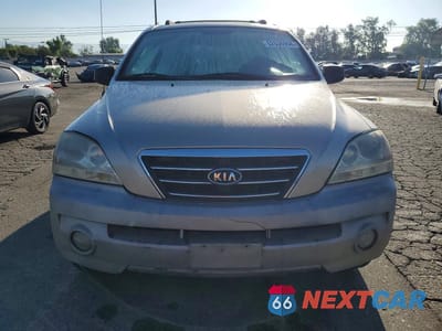 Piąte zdjęcie samochodu w środku: 2005 KIA SORENTO LX VIN:KNDJD733755365017 - miniatura