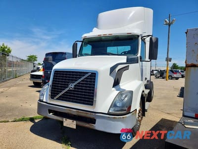 Drugie zdjęcie samochodu z przodu: 2017 VOLVO VNL SEMI TRUCK VIN:4V4N39TGXHN987994 - miniatura