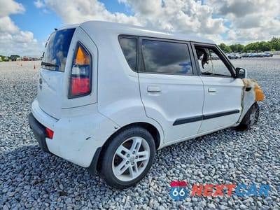Trzecie zdjęcie samochodu z tyłu: 2010 KIA SOUL + VIN:KNDJT2A28A7701496 - miniatura