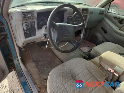 Zdjęcie 8 z 12 samochodu: 1995 CHEVROLET S TRUCK S10 VIN:1GCCS19W7S8191084 - miniatura