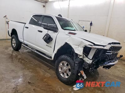 Czwarte zdjęcie samochodu z boku: 2024 RAM 2500 BIG HORN VIN:3C6UR5DJ1RG365147 - miniatura