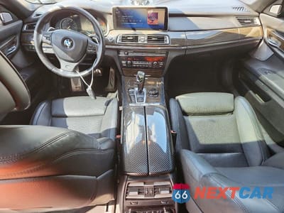 Zdjęcie 8 z 12 samochodu: 2015 BMW 750 XI VIN:WBAYB6C5XFD966121 - miniatura