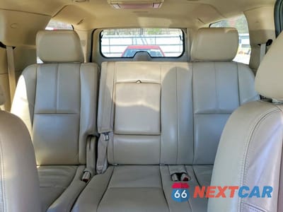 Zdjęcie 10 z 13 samochodu: 2012 CHEVROLET SUBURBAN K1500 LT VIN:1GNSKJE72CR159351 - miniatura