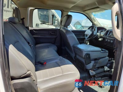 Zdjęcie 11 z 13 samochodu: 2017 RAM 3500 VIN:3C7WRTCL2HG623928 - miniatura