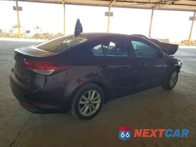 Trzecie zdjęcie samochodu z tyłu: 2017 KIA FORTE LX VIN:3KPFL4A74HE067370 - miniatura