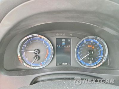 Zdjęcie 9 z 12 samochodu: 2017 TOYOTA COROLLA 50TH ANNIVERSARY SPECIAL EDITION VIN:5YFBURHE6HP614490 - miniatura