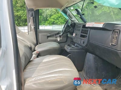 Zdjęcie 11 z 14 samochodu: 2023 GMC SAVANA CUTAWAY G3500 VIN:1GDY7RFP7P1220274 - miniatura