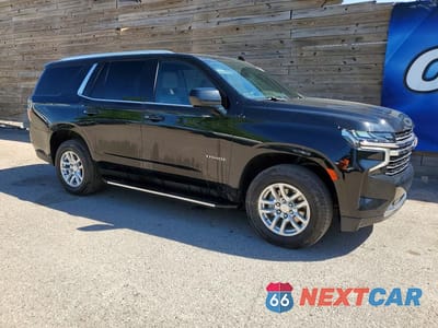 Czwarte zdjęcie samochodu z boku: 2023 CHEVROLET TAHOE K1500 LT VIN:1GNSKNKDXPR262119 - miniatura