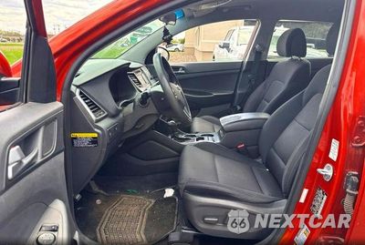 Piąte zdjęcie samochodu w środku: 2016 HYUNDAI TUCSON SE VIN:KM8J33A43GU117066 - miniatura