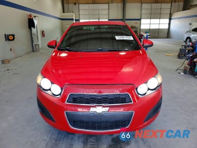 Piąte zdjęcie samochodu w środku: 2014 CHEVROLET SONIC LT VIN:1G1JC5SH8E4185967 - miniatura