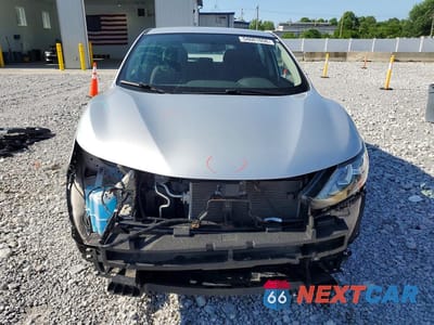 Piąte zdjęcie samochodu w środku: 2019 NISSAN ROGUE SPORT S VIN:JN1BJ1CR3KW335956 - miniatura