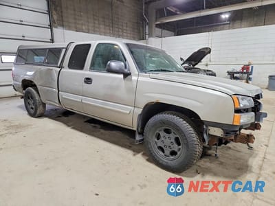 Czwarte zdjęcie samochodu z boku: 2003 CHEVROLET SILVERADO K1500 VIN:1GCEK19T43E298904 - miniatura