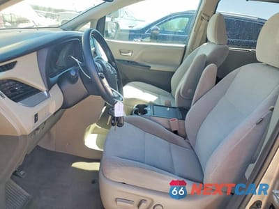 Zdjęcie 7 z 13 samochodu: 2016 TOYOTA SIENNA LE VIN:5TDJK3DC1GS134883 - miniatura