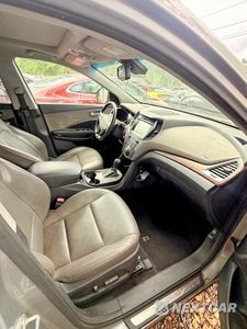 Piąte zdjęcie samochodu w środku: 2017 HYUNDAI SANTA FE SE ULTIMATE VIN:KM8SR4HF2HU185683 - miniatura