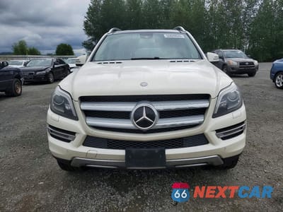 Piąte zdjęcie samochodu w środku: 2016 MERCEDES-BENZ GL 450 4MATIC VIN:4JGDF6EE2GA642310 - miniatura