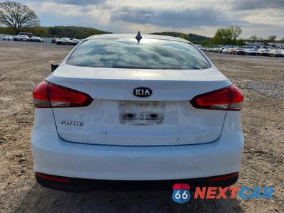 Zdjęcie 6 z 12 samochodu: 2017 KIA FORTE LX VIN:3KPFK4A71HE035804 - miniatura