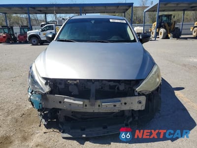 Piąte zdjęcie samochodu w środku: 2016 SCION IA BASE VIN:3MYDLBZV9GY101252 - miniatura