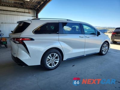 Trzecie zdjęcie samochodu z tyłu: 2024 TOYOTA SIENNA LIMITED 7-PASSENGER VIN:5TDZSKFC5RS150842 - miniatura