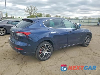 Trzecie zdjęcie samochodu z tyłu: 2022 MASERATI LEVANTE BASE VIN:ZN661XUA9NX397160 - miniatura