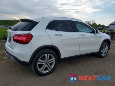 Trzecie zdjęcie samochodu z tyłu: 2020 MERCEDES-BENZ GLA 250 4MATIC VIN:W1NTG4GB6LU029550 - miniatura