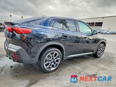 Trzecie zdjęcie samochodu z tyłu: 2026 BMW X2 XDRIVE2 VIN:WBX63GM01T5404715 - miniatura