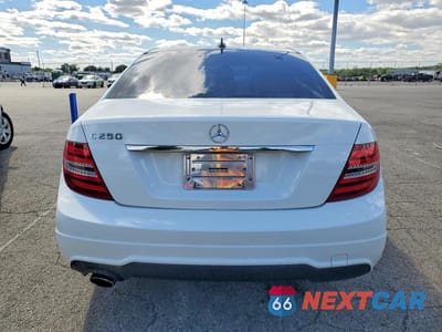 Zdjęcie 6 z 12 samochodu: 2014 MERCEDES-BENZ C VIN:WDDGF4HB9ER317603 - miniatura