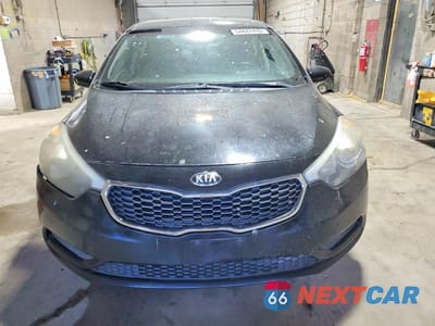 Piąte zdjęcie samochodu w środku: 2016 KIA FORTE LX VIN:KNAFK4A6XG5539556 - miniatura