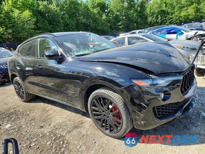 Czwarte zdjęcie samochodu z boku: 2017 MASERATI LEVANTE S SPORT VIN:ZN661YUS0HX234917 - miniatura
