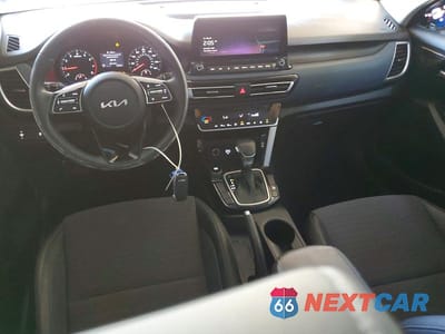 Zdjęcie 8 z 12 samochodu: 2023 KIA SELTOS S VIN:KNDEU2AA5P7385358 - miniatura