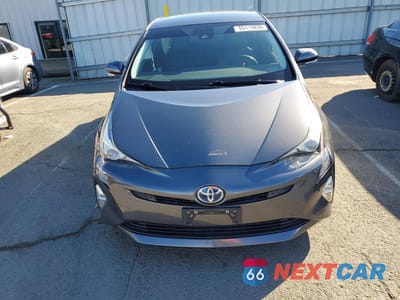 Piąte zdjęcie samochodu w środku: 2018 TOYOTA PRIUS THREE TOURING VIN:JTDKARFU8J3065912 - miniatura
