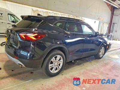 Trzecie zdjęcie samochodu z tyłu: 2021 CHEVROLET BLAZER 2LT VIN:3GNKBHR43MS535742 - miniatura