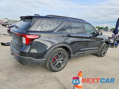 Trzecie zdjęcie samochodu z tyłu: 2025 FORD EXPLORER ST-LINE VIN:1FMUK7KH5SGB89581 - miniatura