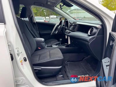 Zdjęcie 11 z 12 samochodu: 2018 TOYOTA RAV4 LE VIN:JTMBFREV8JJ219977 - miniatura